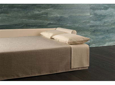 BK 160 Sofa BK Italia — couchage supérieur ouvert avec oreiller en ambiance