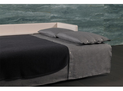 Canapé convertible gigogne BK 115 ouvert en lit, linge de lit foncé