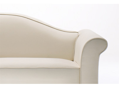 Canapé convertible BK 105, détail de l'accoudoir enroulé et du passepoil