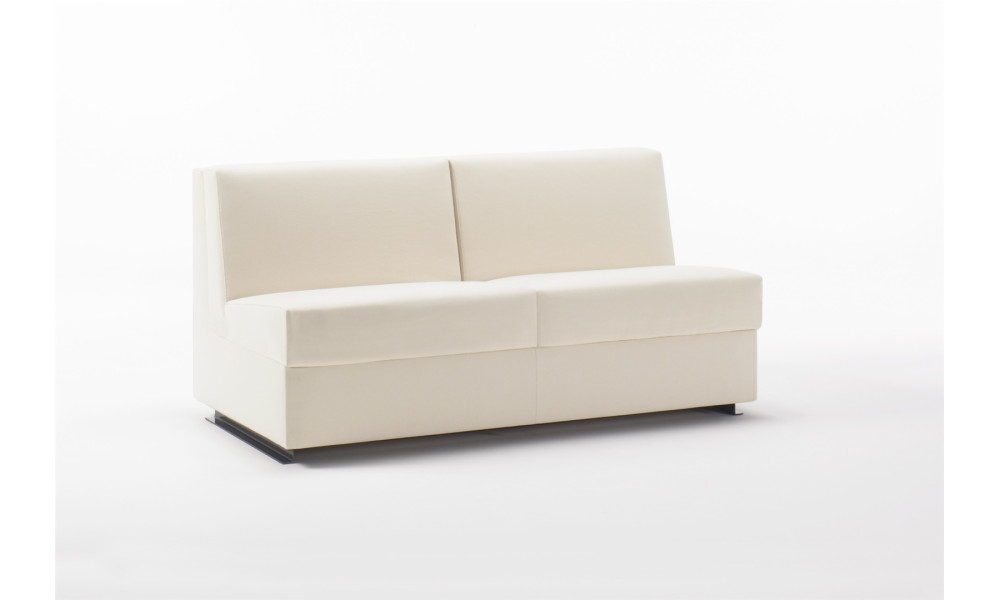 Canapé convertible BK 117 fermé, vue de trois quarts
