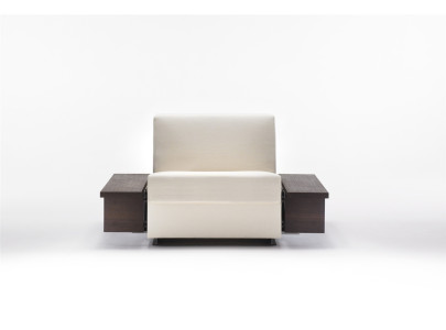 BK 119 en version fauteuil-lit, flancs table de chevet