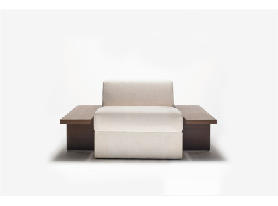 BK 119 B en version fauteuil-lit, tablettes ouvertes