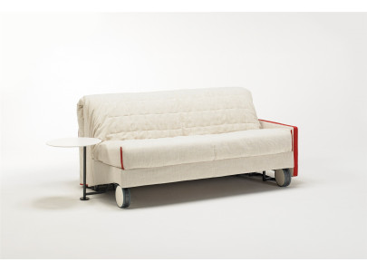 Canapé convertible BK 128 fermé, vue de trois quarts, avec la tablette en option