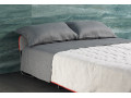 Canapé convertible BK 128 ouvert en lit double dans une chambre