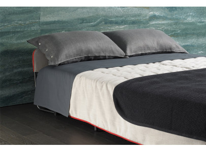 Canapé convertible BK 129 ouvert en lit double dans une chambre