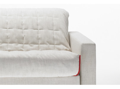 Canapé convertible BK 129 Modern, détail de l'accoudoir et du couvre-lit matelassé