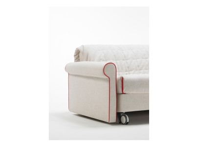 Canapé convertible BK 129 Classic, accoudoir roulé, vue de trois quarts