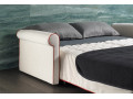 Canapé convertible BK 129 Classic ouvert en lit double dans une chambre