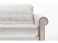 Canapé convertible BK 129 Classic, détail de l'accoudoir roulé et du couvre-lit matelassé